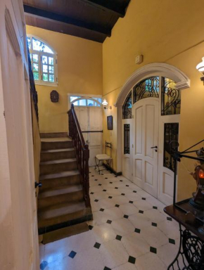 Casa linda, antigua y céntrica